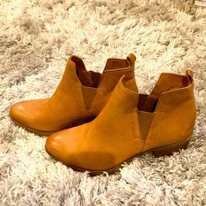 NWT Miz Moon Booties